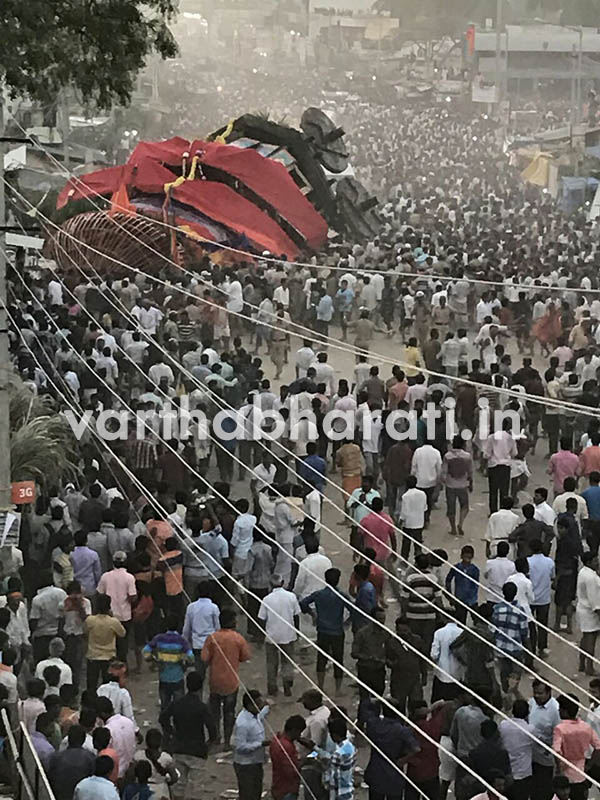 ಬಳ್ಳಾರಿ: ಹಠಾತ್ತನೆ ಮಗುಚಿಬಿದ್ದ ಕೊಟೂರು ಗುರುಬಸವೇಶ್ವರ ರಥ, ಆರು ಭಕ್ತರಿಗೆ ಗಂಭೀರ ಗಾಯ